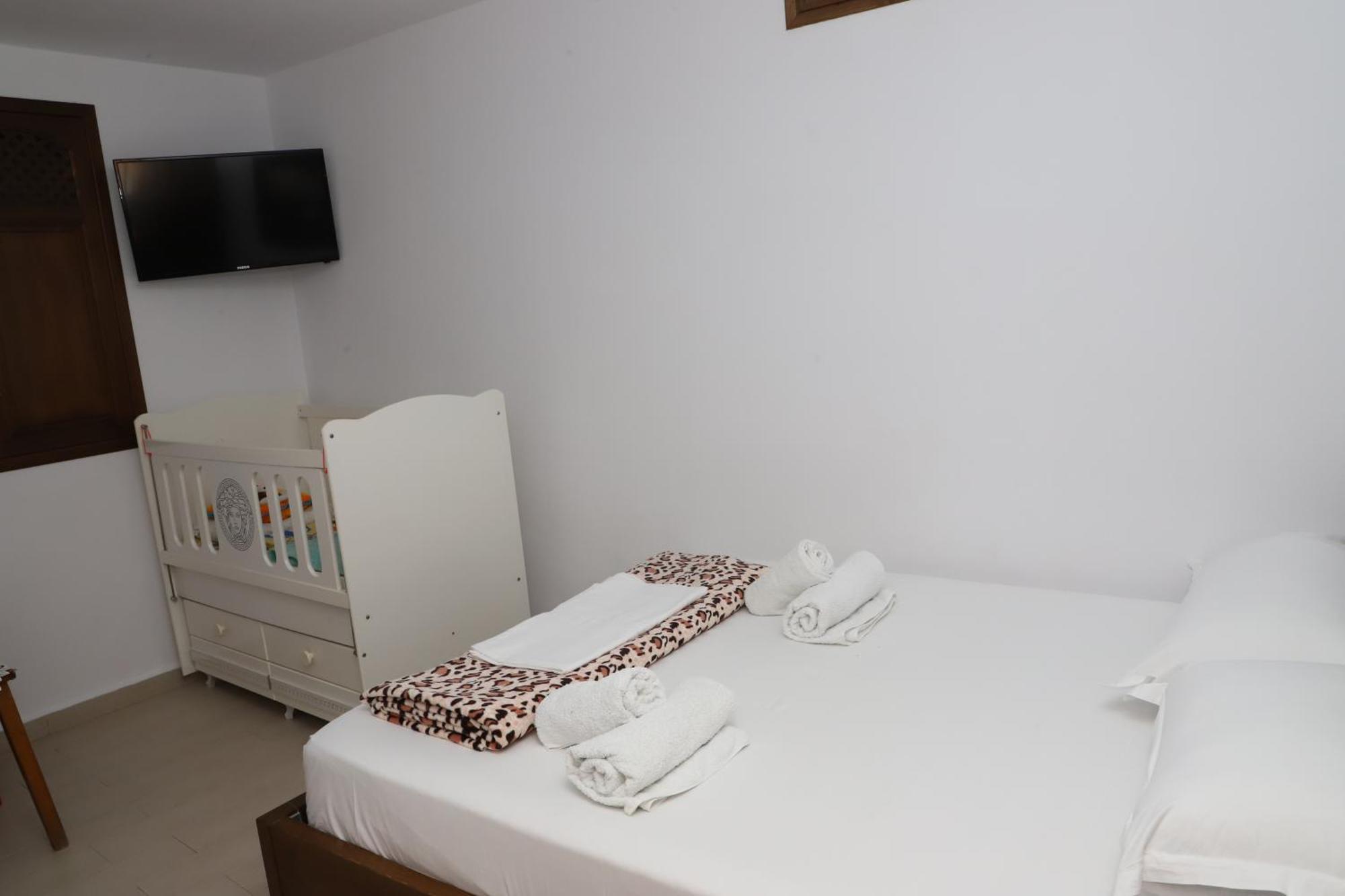Apartment Altin In Old Town Берат Екстериор снимка