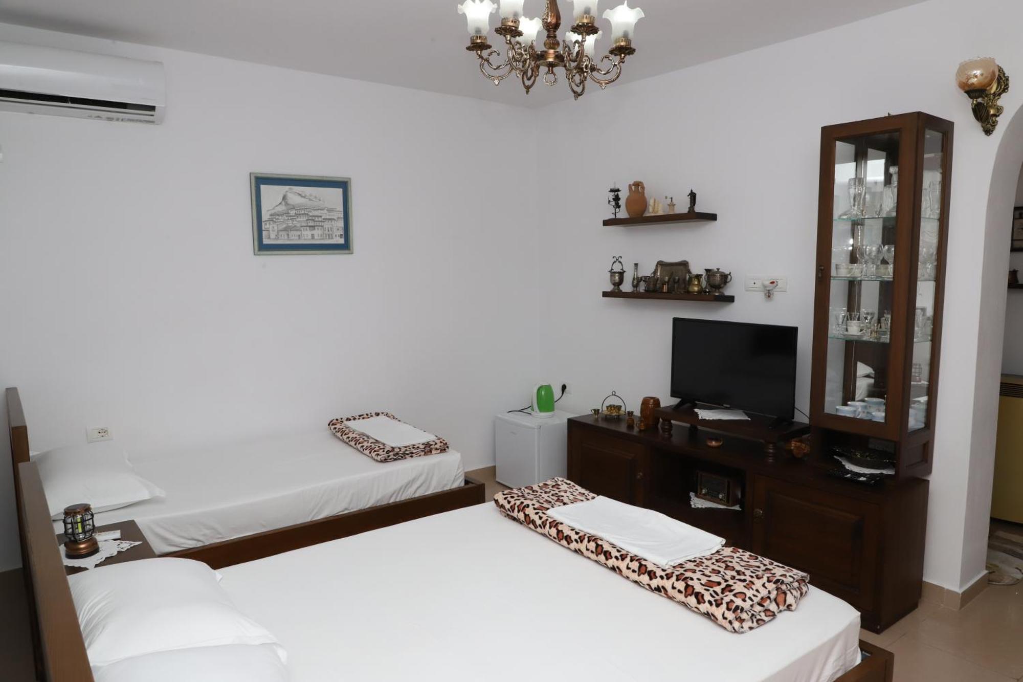 Apartment Altin In Old Town Берат Екстериор снимка