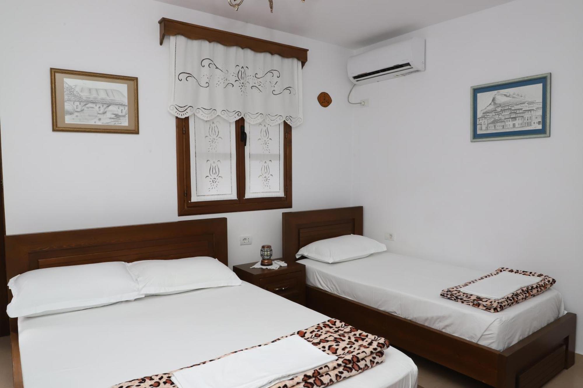 Apartment Altin In Old Town Берат Екстериор снимка