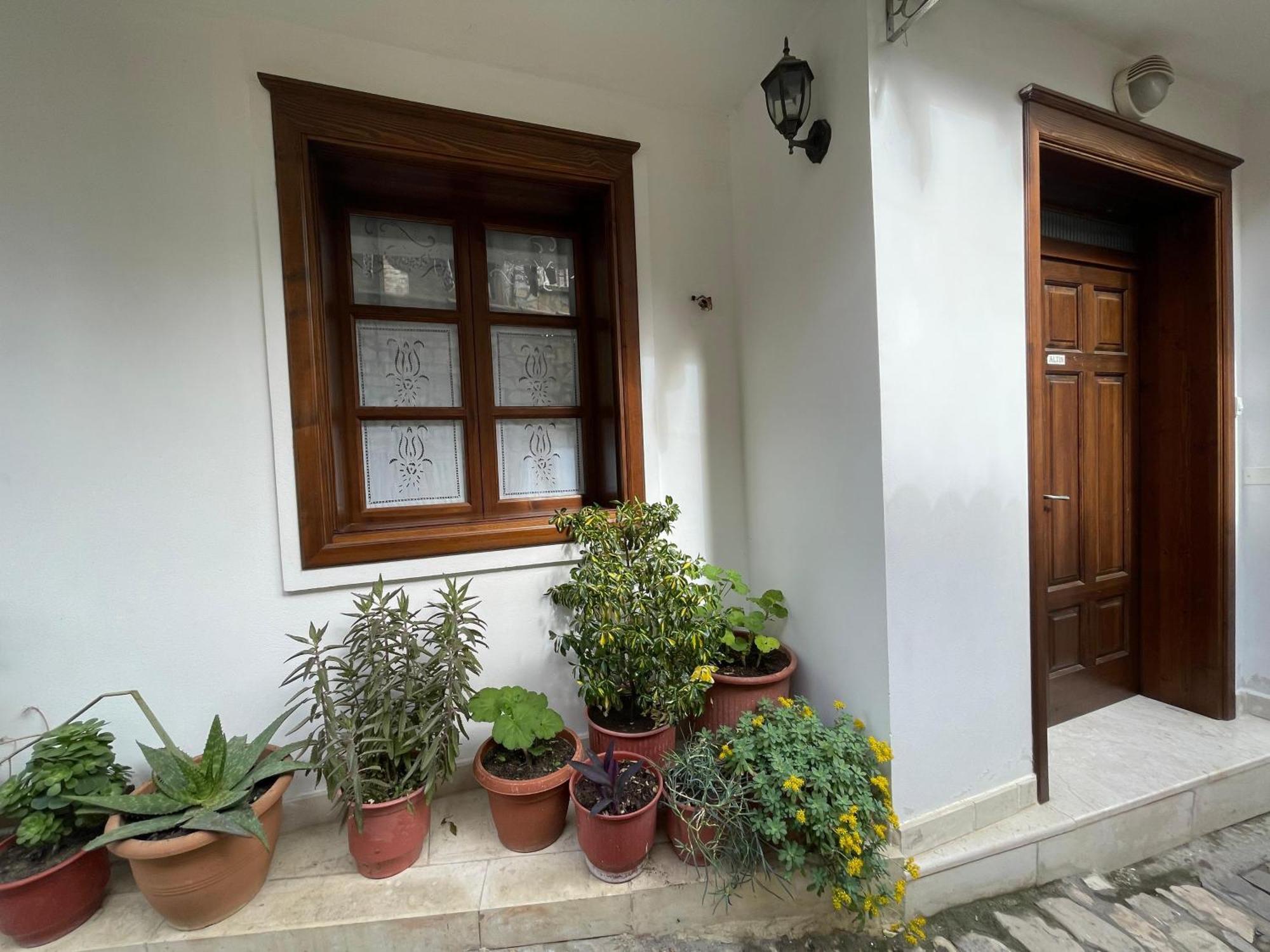 Apartment Altin In Old Town Берат Екстериор снимка