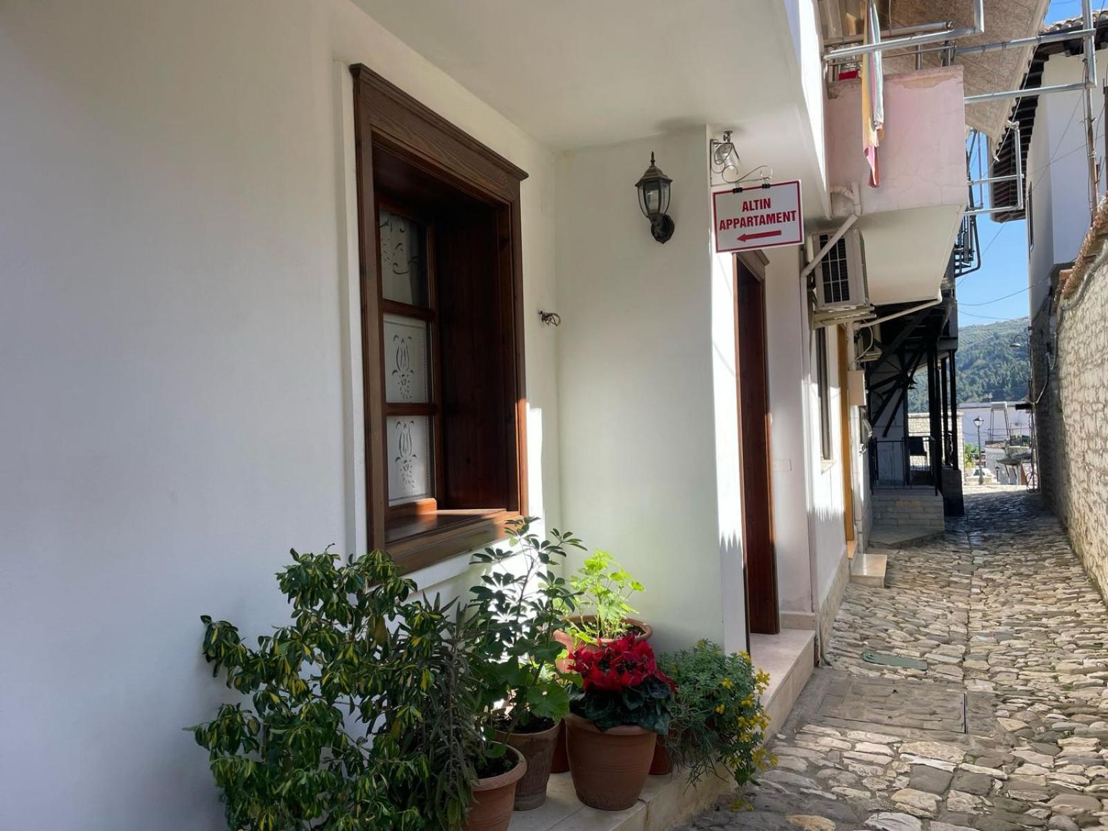 Apartment Altin In Old Town Берат Екстериор снимка